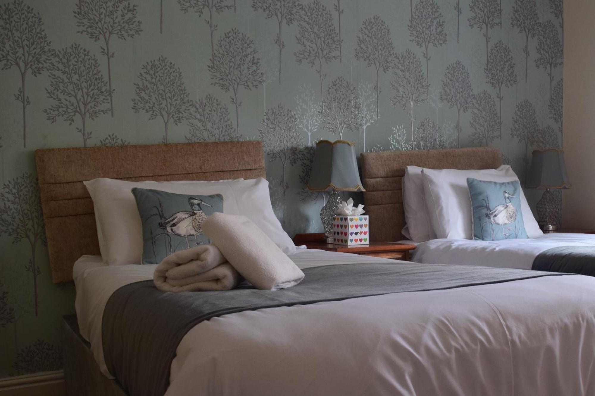 East Ayton Hotel, Hotel