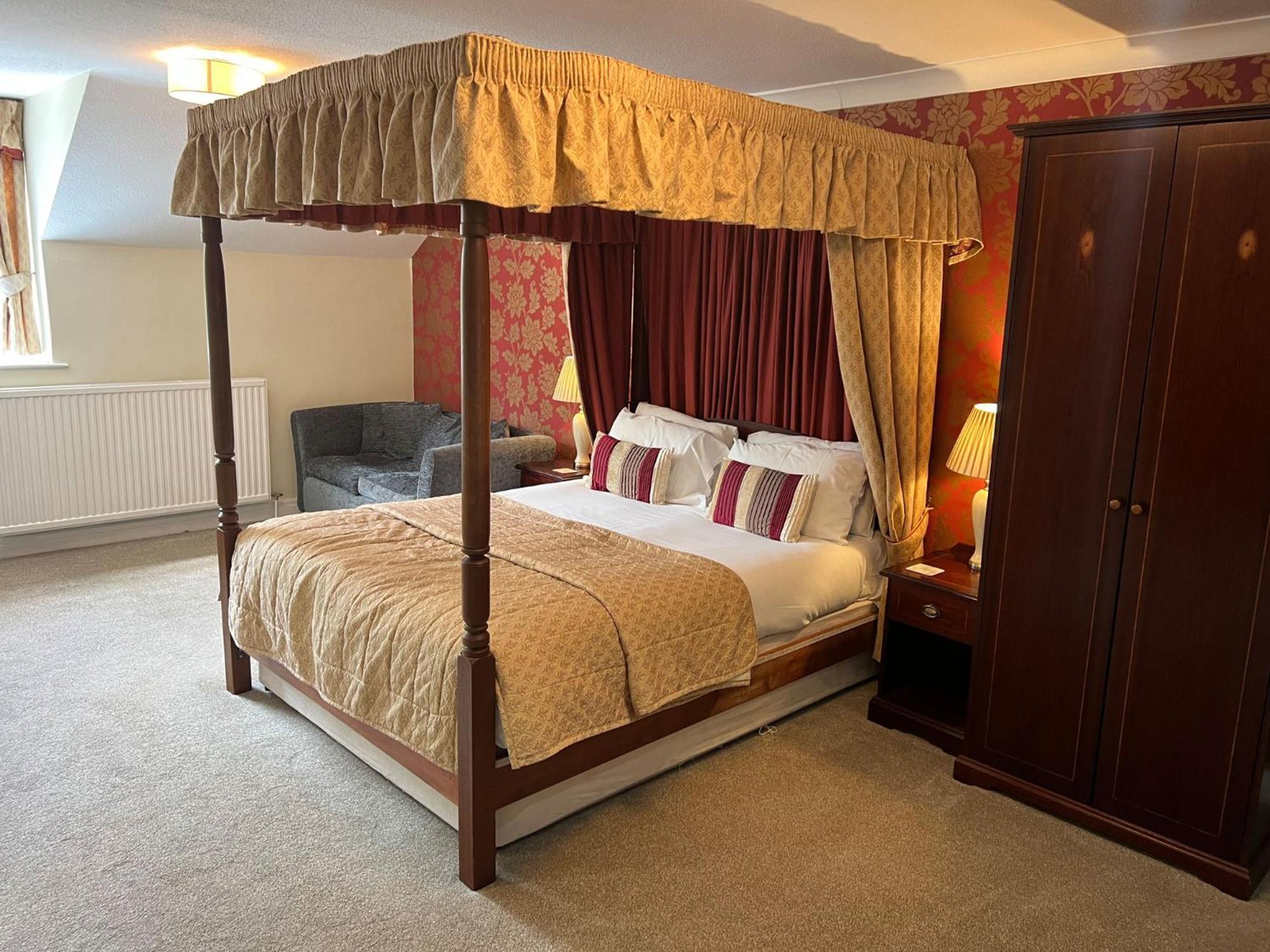 East Ayton Hotel,